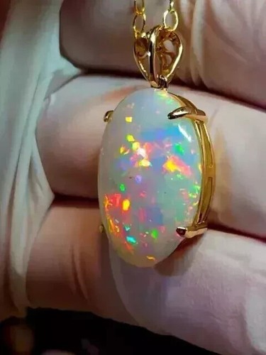 Collana con ciondolo solitario